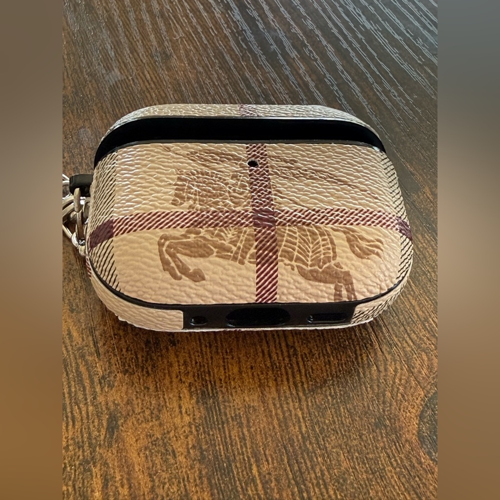 DESIGNER AIRPOD PRO GENERATION 3 PROTECTIVE CASE W/KEYRING - Picture 3 of 5